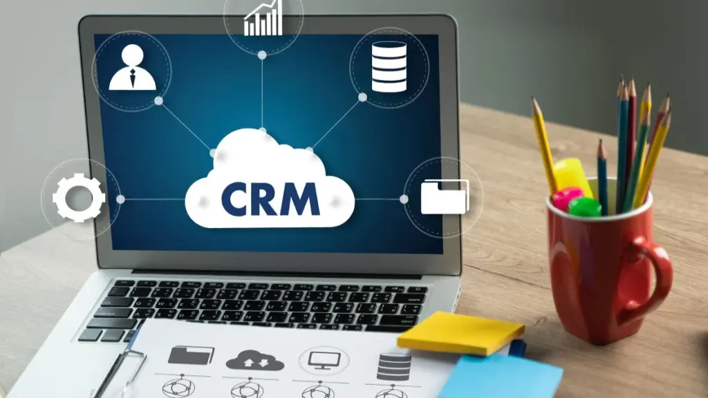 نرم افزار CRM چطور به مشاورین املاک کمک می‌کند؟