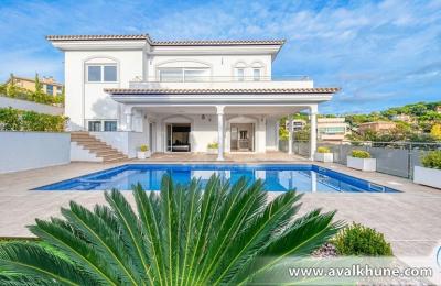 قیمت ویلا در شمال چگونه محاسبه میشود؟ (1404)