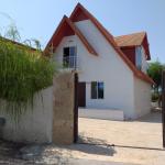 ویلا رو به دریاچه و جنگلی