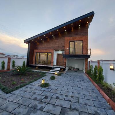 ویلا نیم پیلوت مدرن