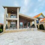 ویلا نیم‌ پیلوت با بنای بزرگ