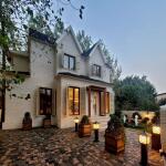 ویلا هوشمند کلاسیک با استخر و جکوزی