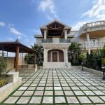 ویلا شهرکی نما انگلیسی نزدیک جنگل