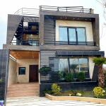 ویلا تریبلکس با روف بزرگ و دید وسیع