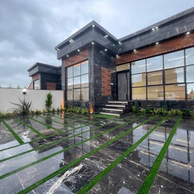 ویلا مدرن نما شیشه ای در جاده دریا