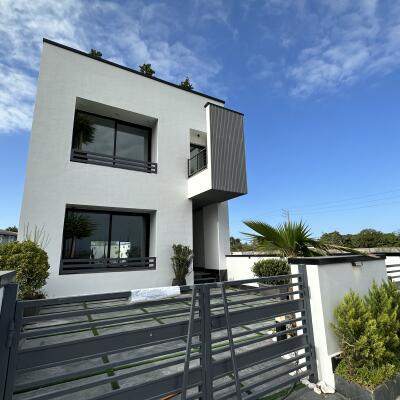 ویلای استخردار نوساز با مدارک کامل در سرخرود