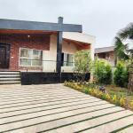 ویلا باغ همکف با استخر داخل