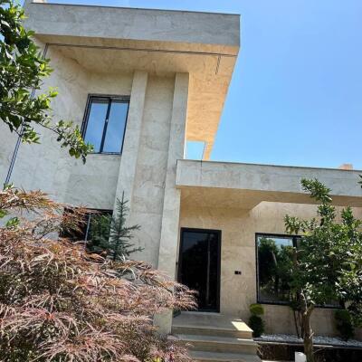 ویلا استخردار با مدارک کامل در یک شهرک باغی