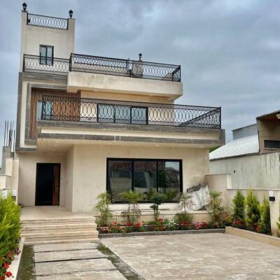 ویلا تریبلکس مدرن با سند تک برگ و استخر چهار فصل