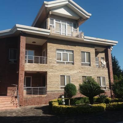 ویلا ساحلی استخر دار داخل شهرک