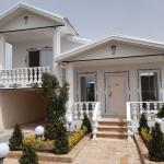 ویلا نیم پیلوت با حیاط بزرگ